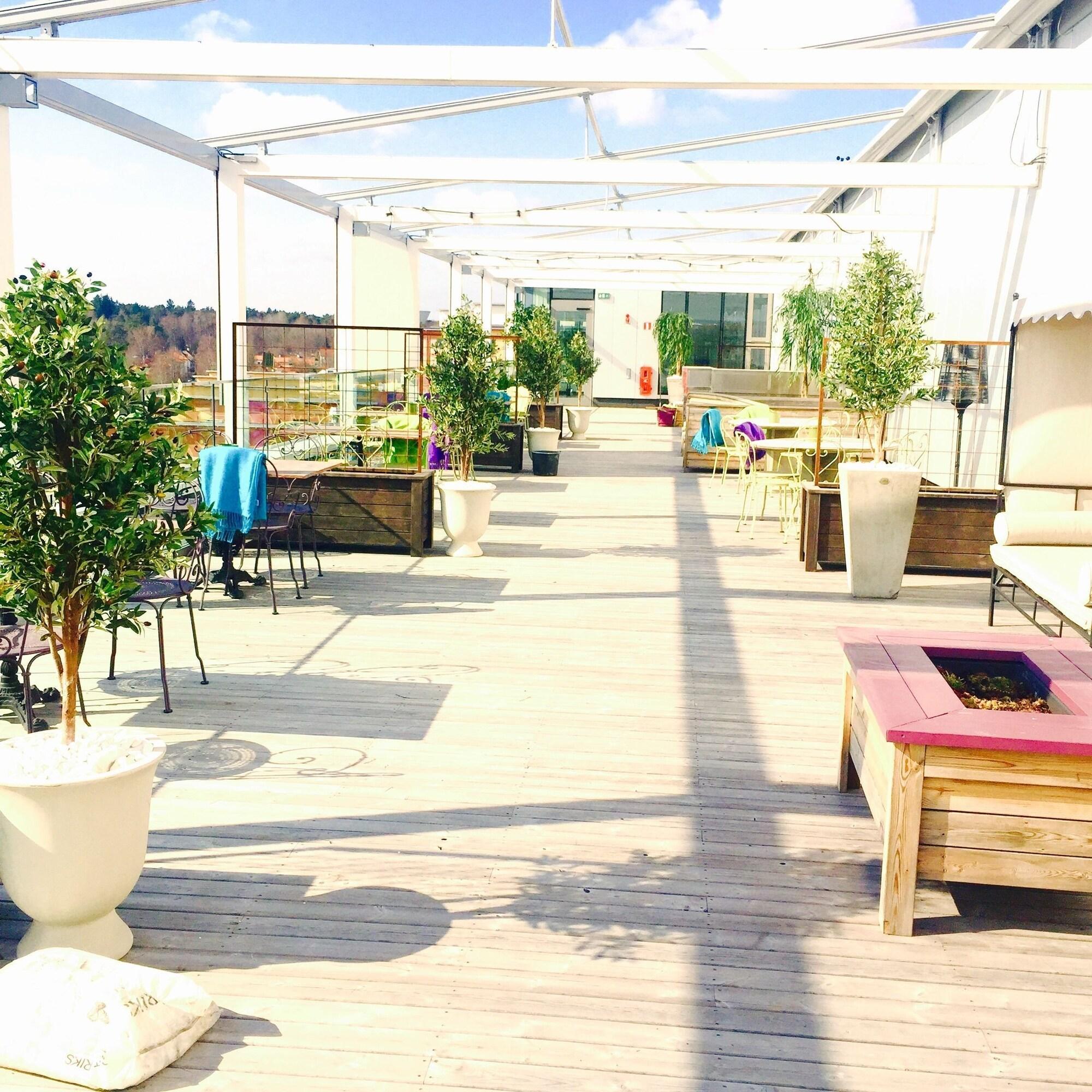 Varios Hotel von Kraemer