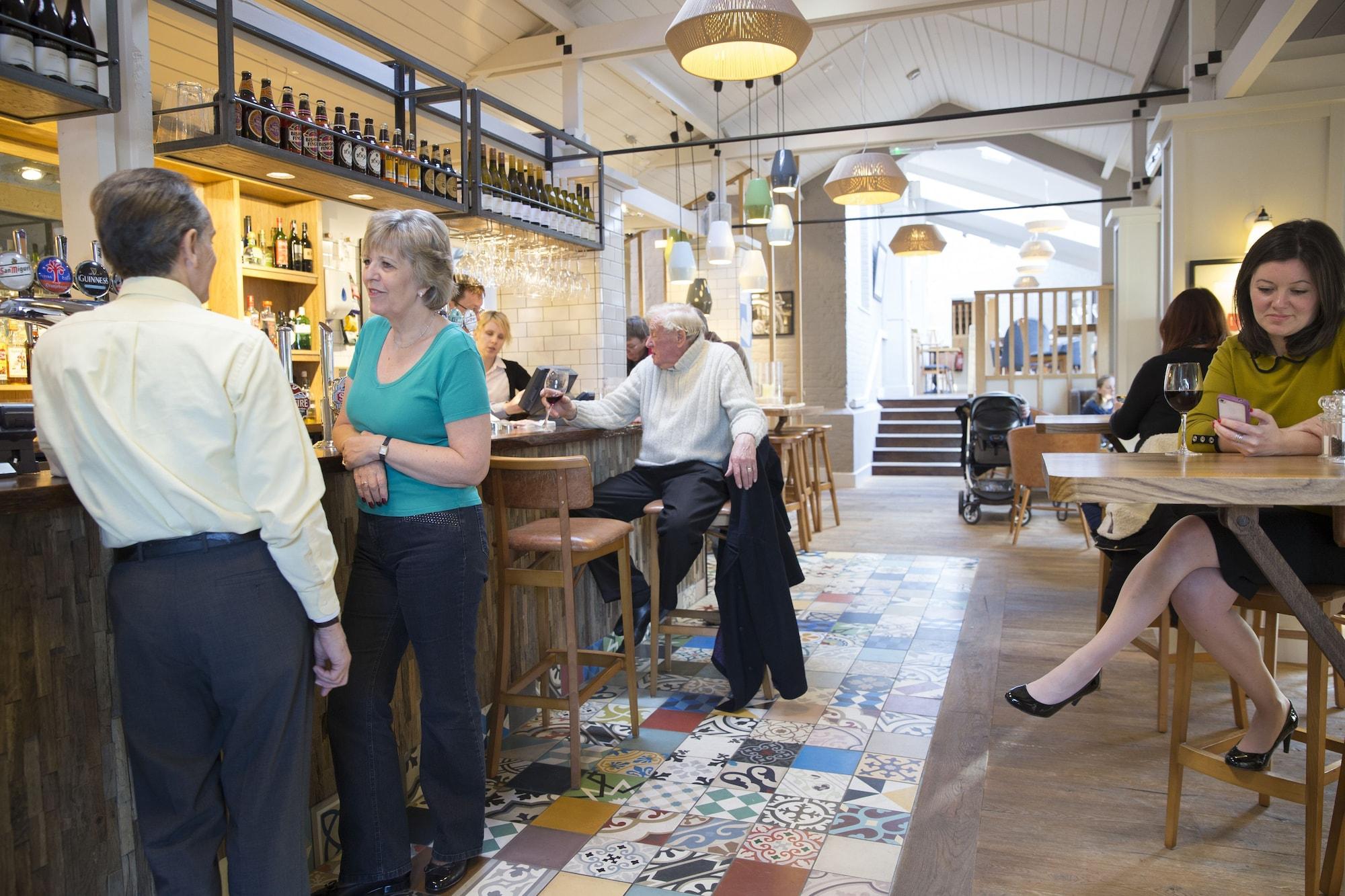 Bar/Salón The Bell Hotel