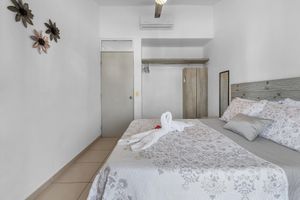 Renta Vacacional - Modern Pool Side House