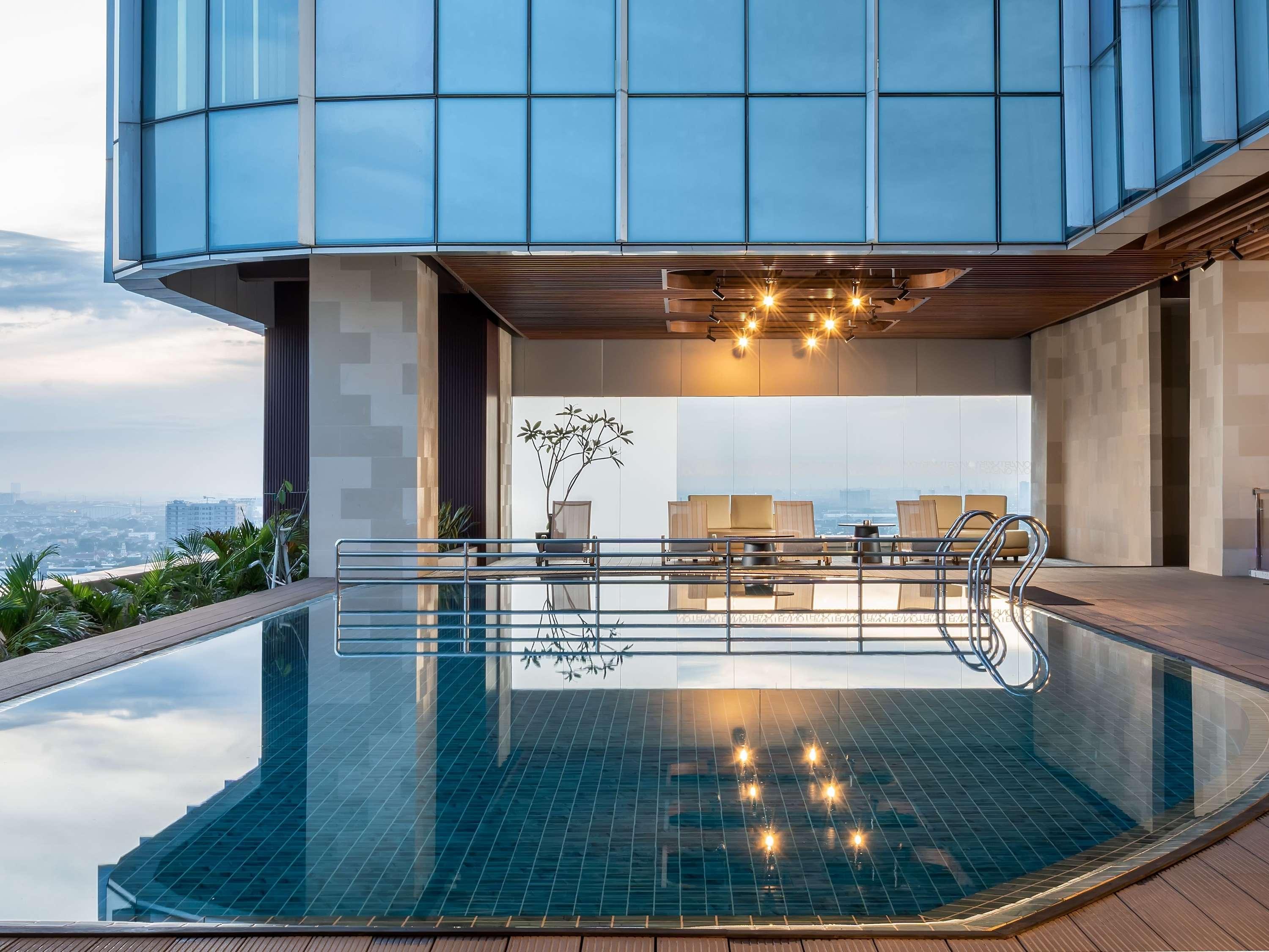 Vista Piscina Novotel Jakarta Pulo Mas