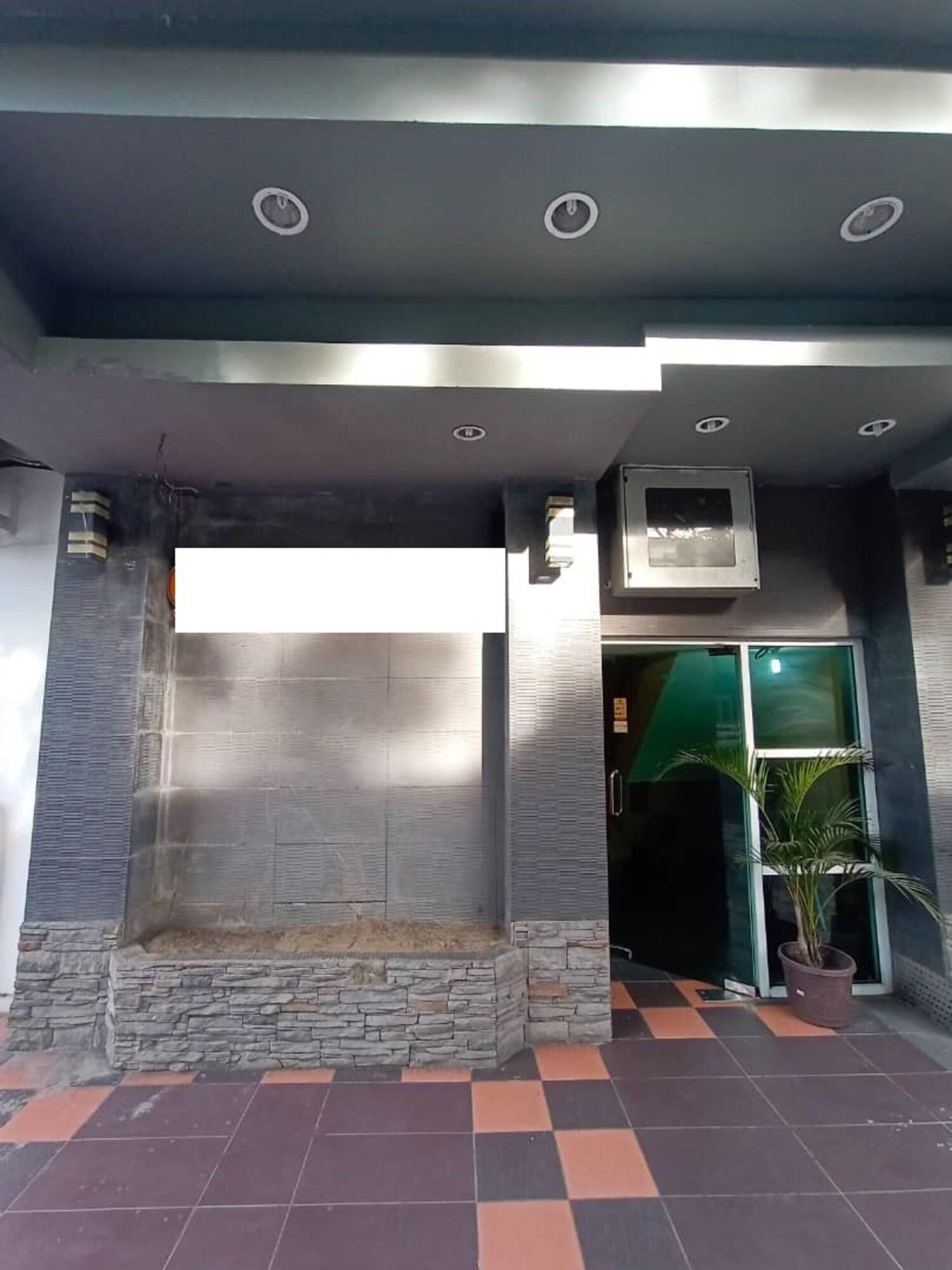 Vista Exterior OYO 90798 Two Two Inn