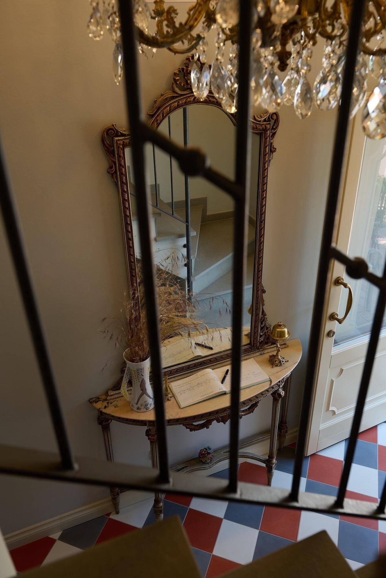 Vista Lobby Villa Marengo Guest House