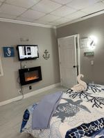 Alquiler Vacacional - BEST BEACH LOCATION 1 Bedroom w KING BED,Htd POOL 2 FIREPLACE 2 TVs FREE PARKING
