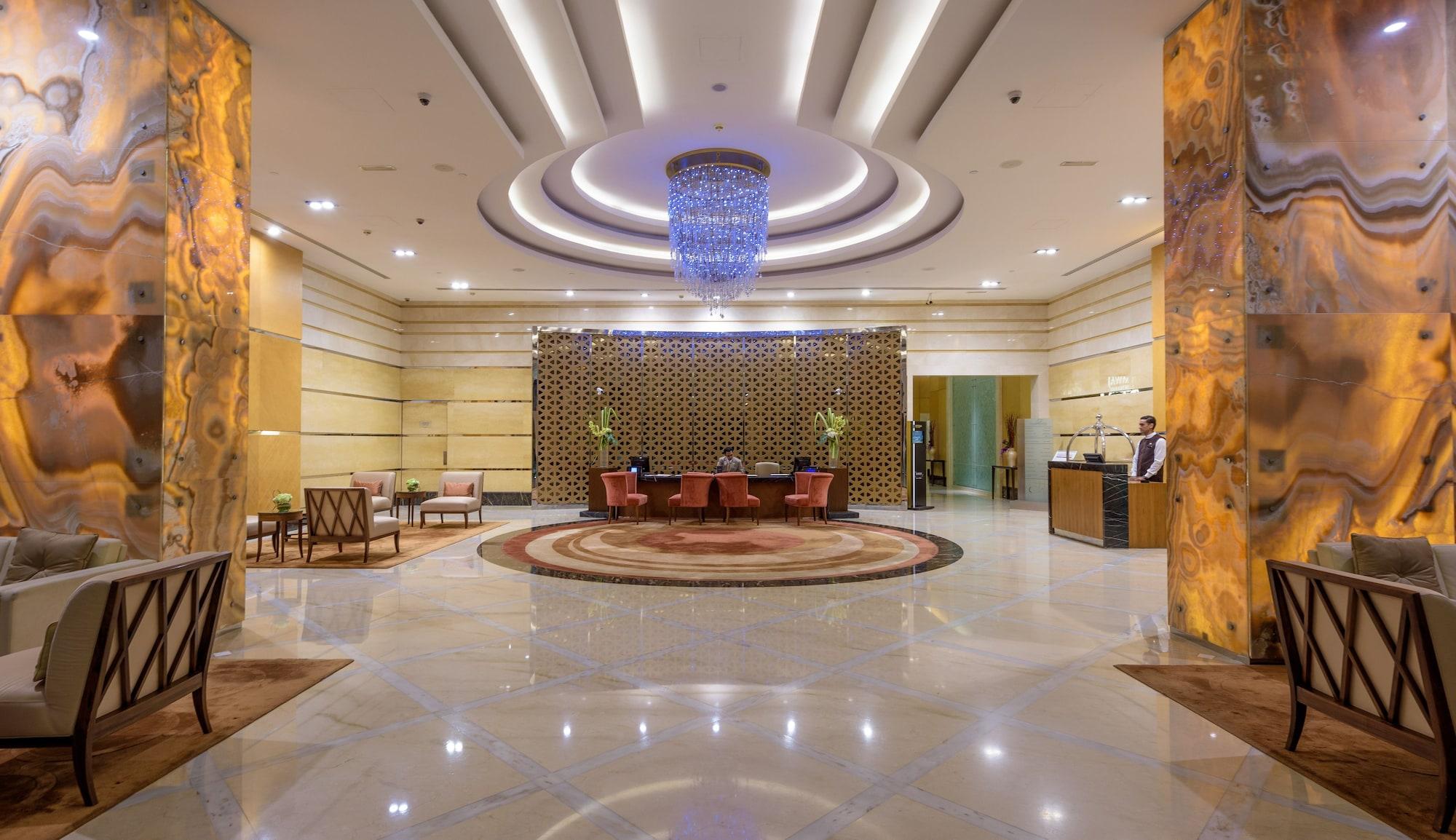 Vista Lobby La Suite Dubai Hotel & Apartments