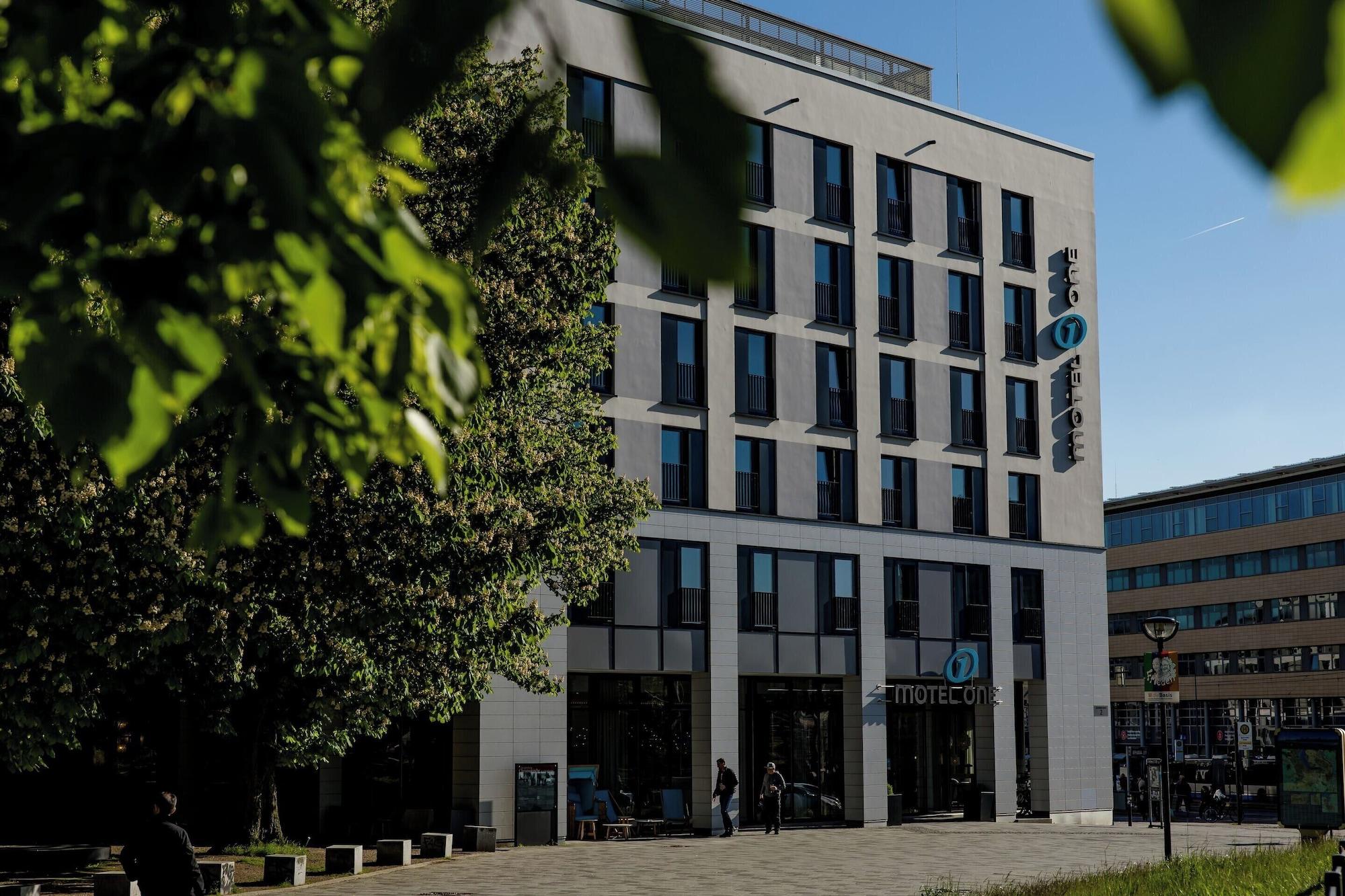 Vista Exterior Motel One Rostock