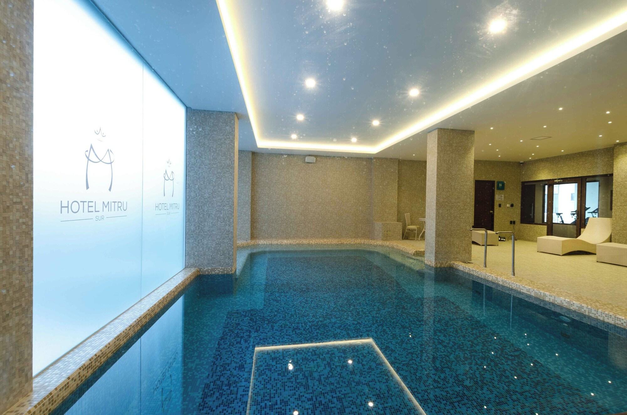Vista Piscina Hotel Mitru Sur