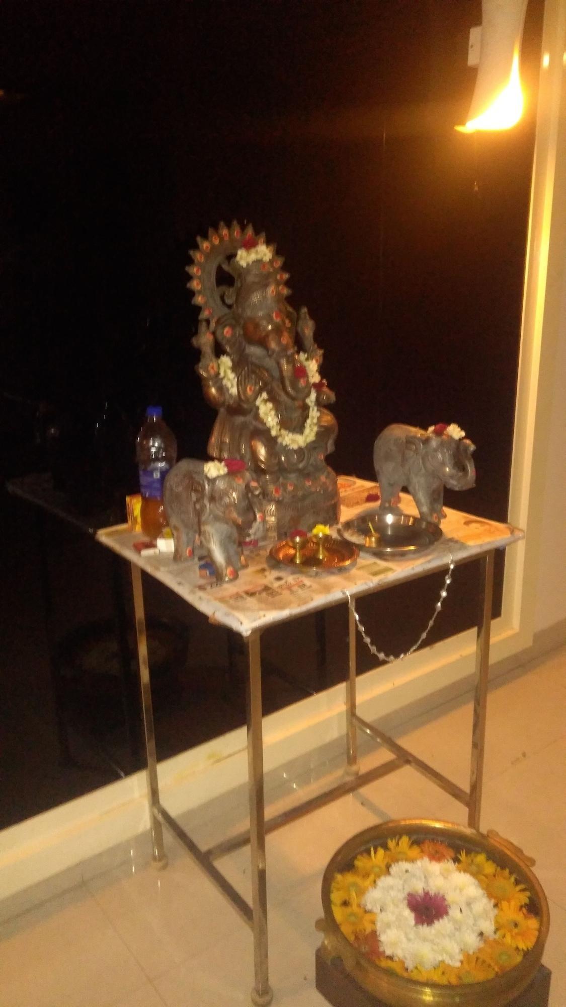 Vista Lobby Iroomz Sasya Pride