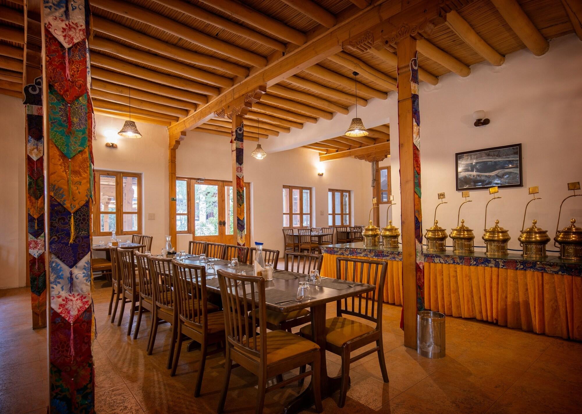 Restaurant Lha - Ri - Sa Resort