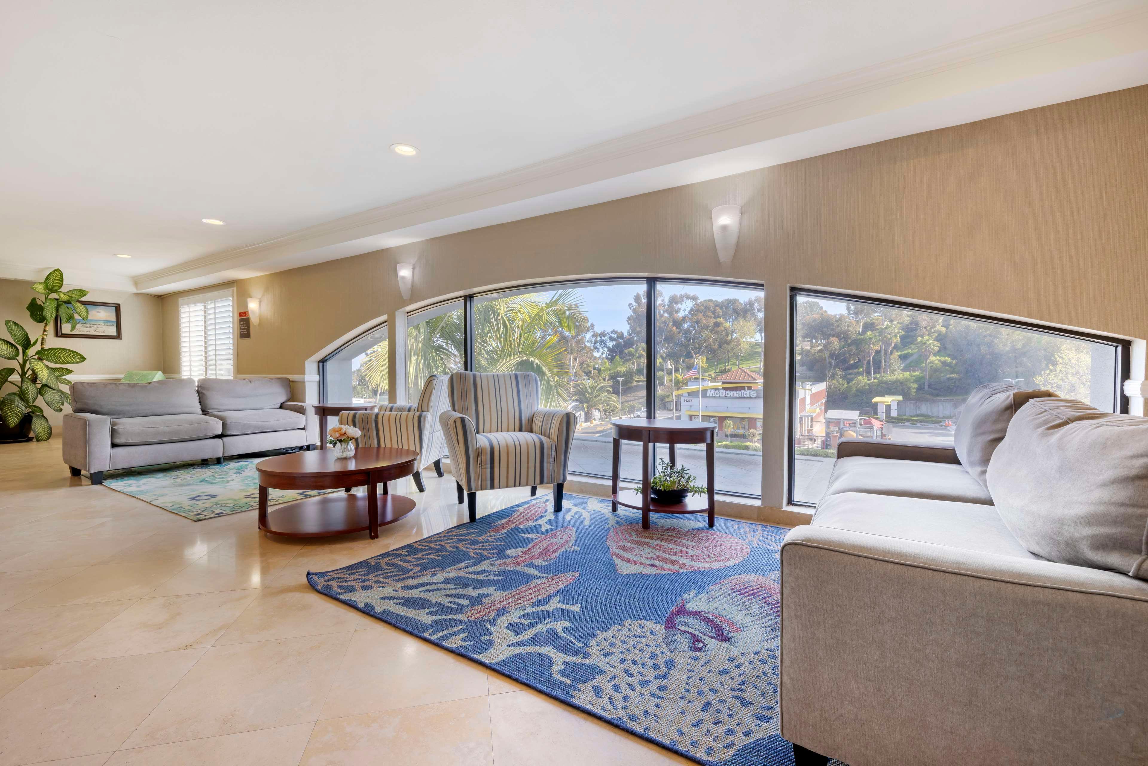 Vista Lobby Best Western Plus Marina Shores Hotel