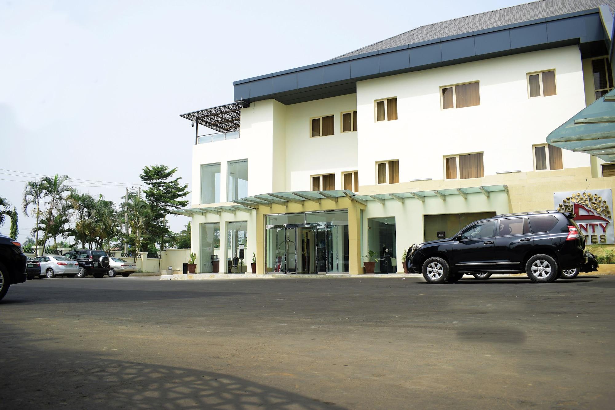 Vista Exterior Monty Suites & Golf