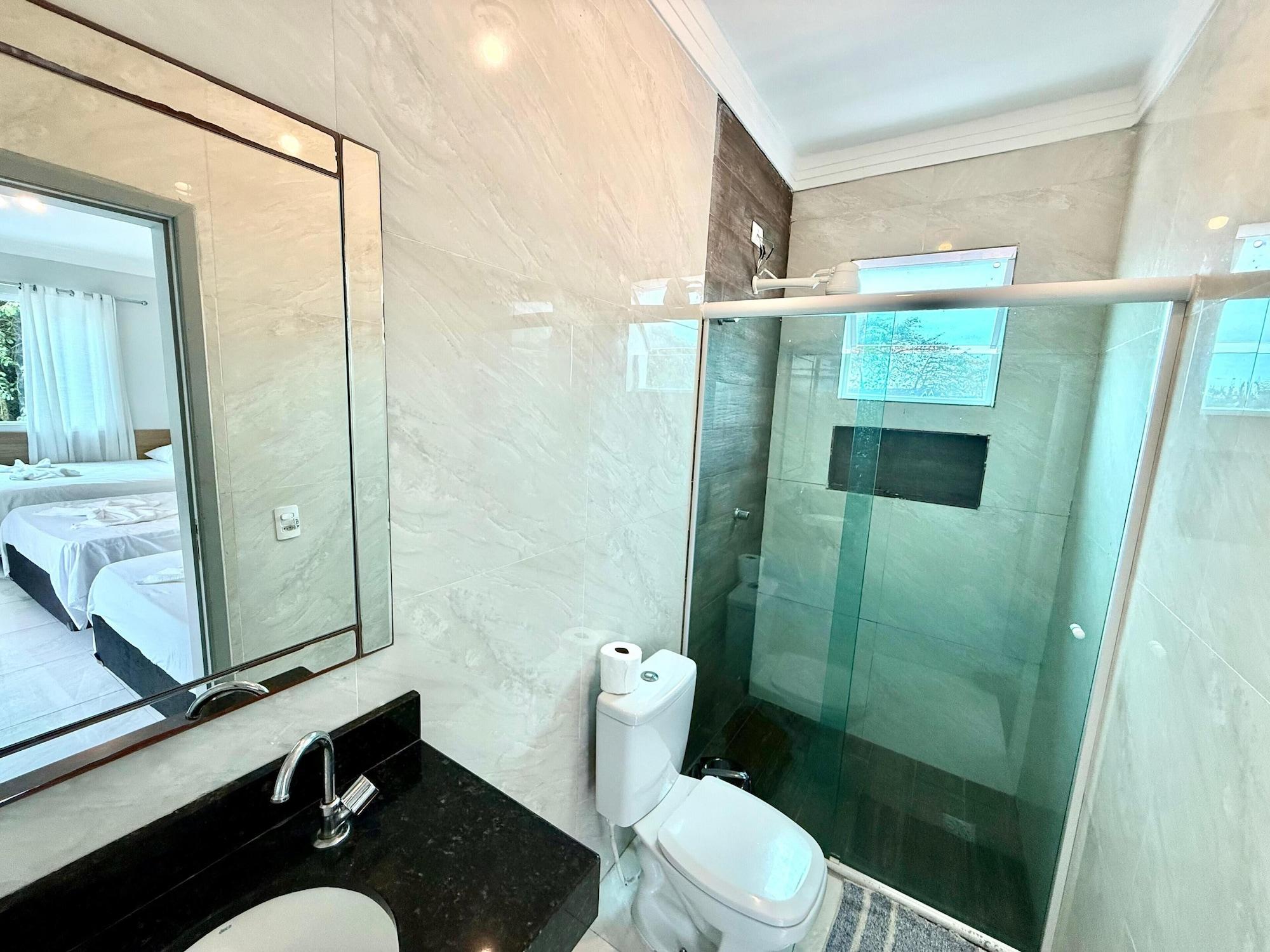 Equipamiento de Habitación Marmeu Enseada com jacuzzi aquecida