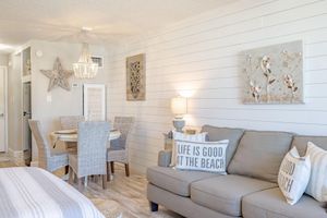 Renta Vacacional - Beach Front Studio Condo Complimentary Beach Service March 1-October 31