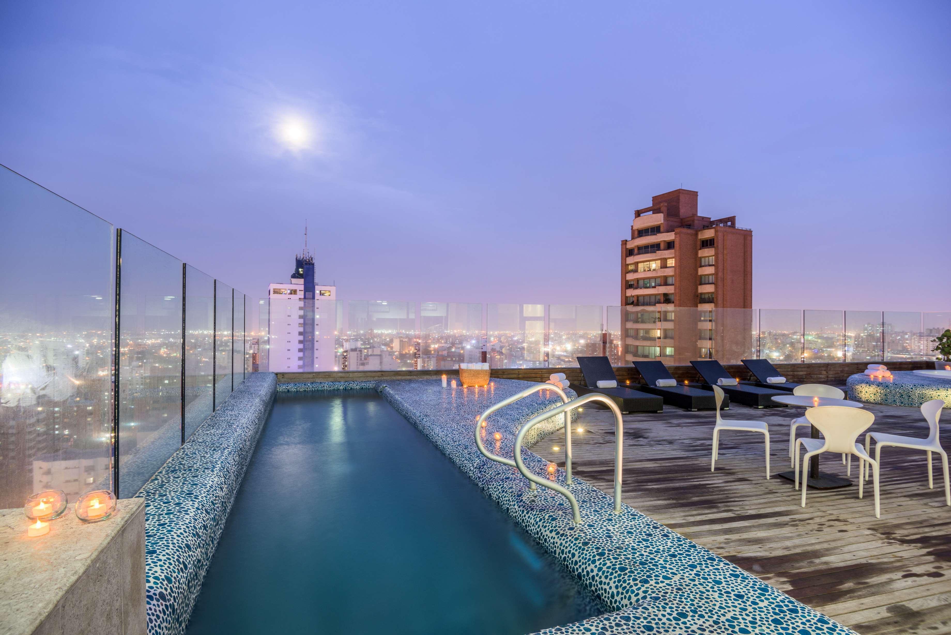 Vista Piscina NH Collection Barranquilla Smartsuites Royal