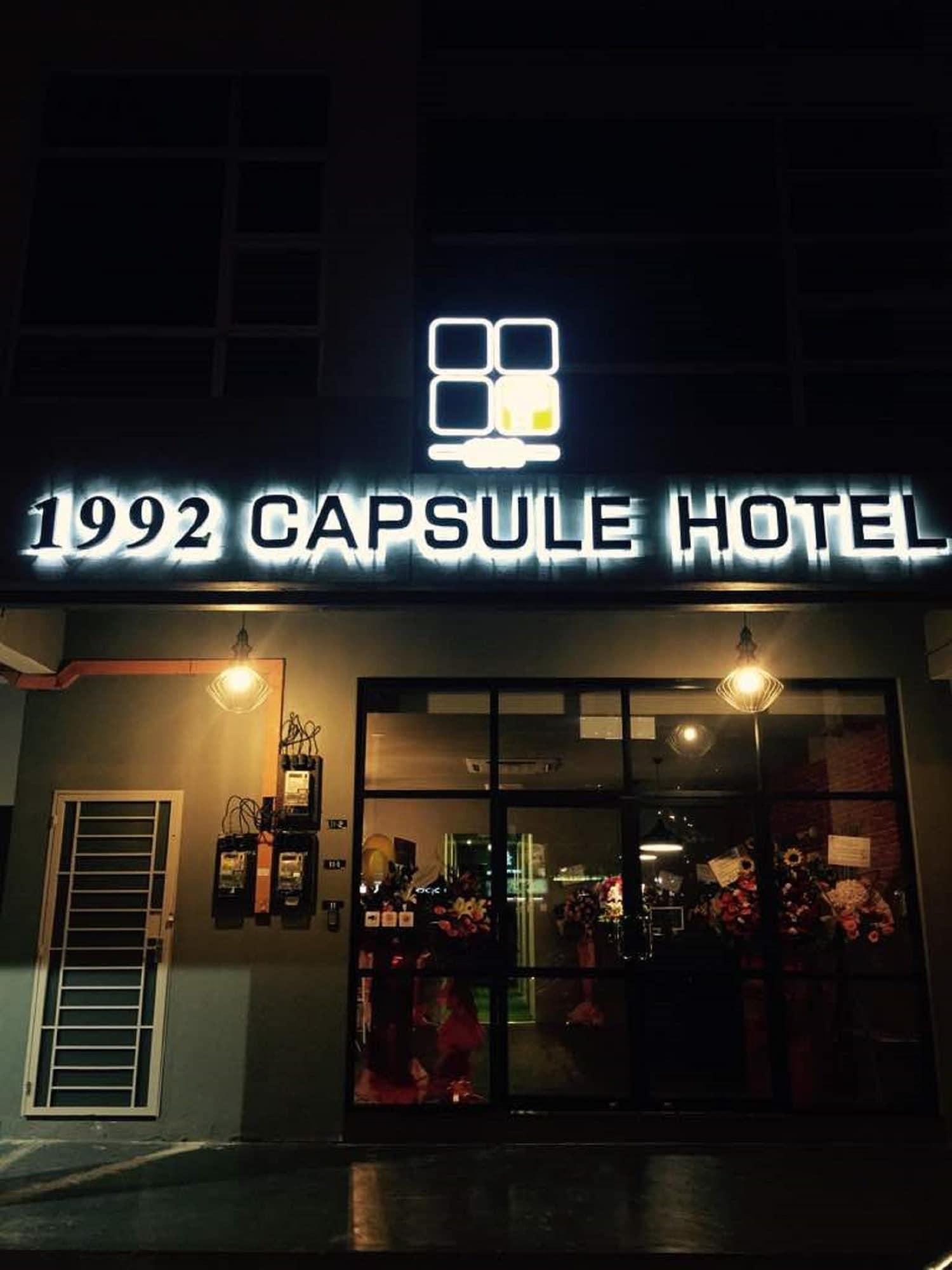 Vista Exterior 1992 Capsule Hotel - Hostel