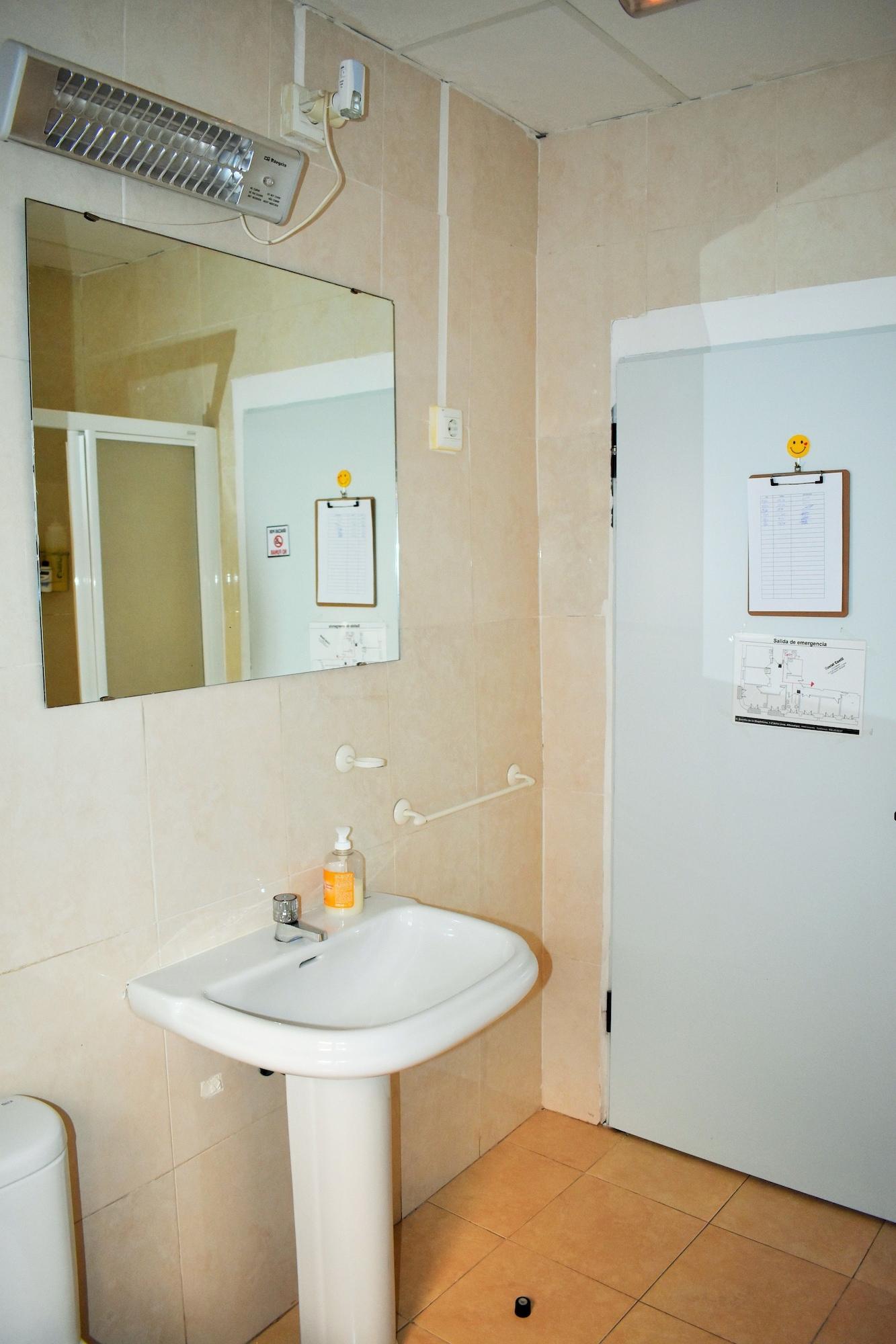 Equipamiento de Habitación Pension Castil