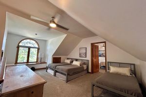 Alojamiento - Relax and recharge! Charming lake view house in quaint Wonder Lake, IL!