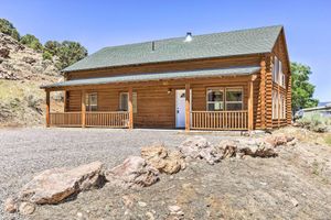Arriendo temporal - Pioche Family Cabin w/ View - Walk to Main St!