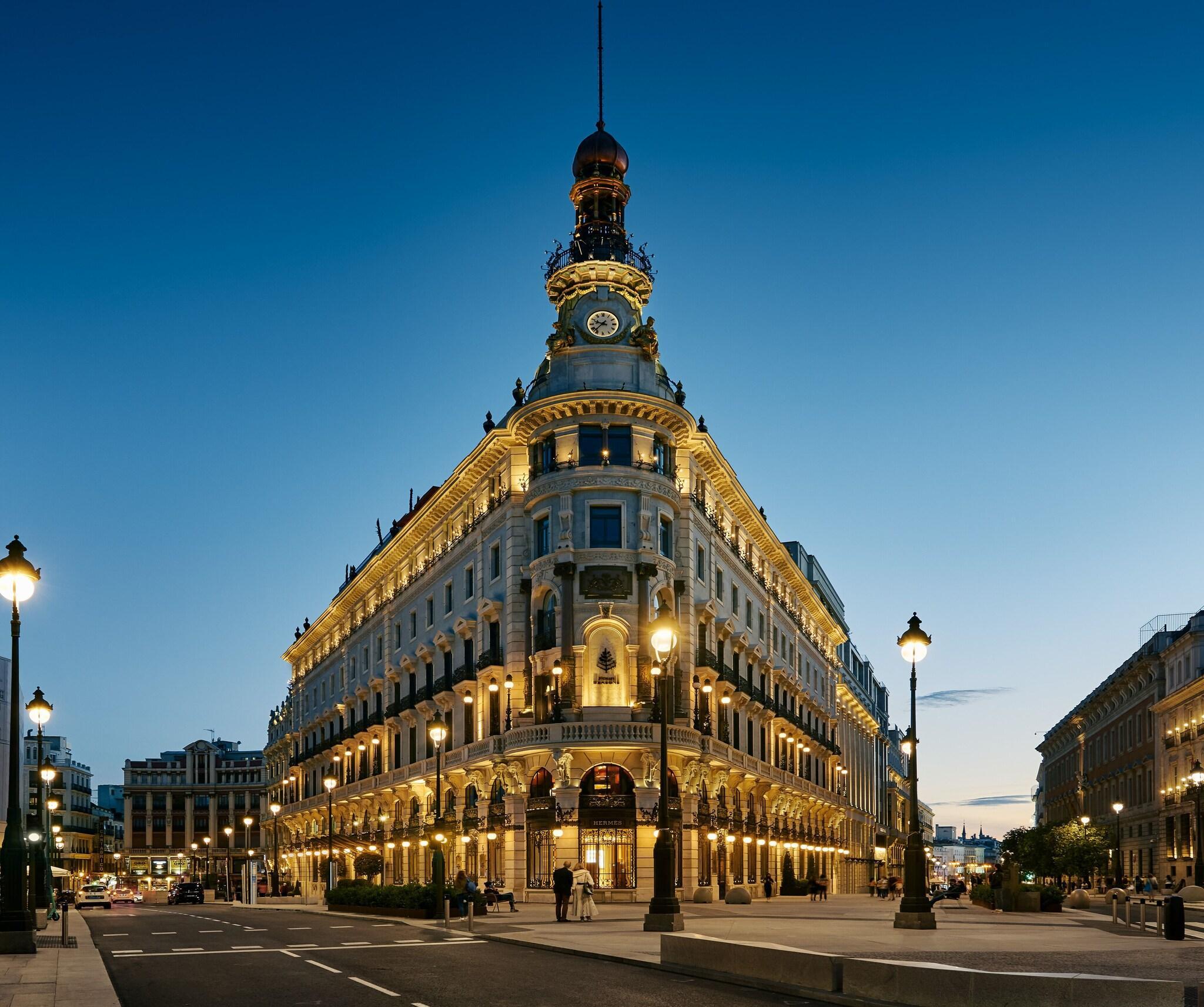 Vista Exterior Four Seasons Hotel Madrid
