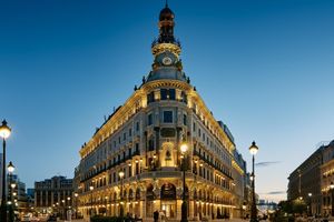 Alojamiento - Four Seasons Hotel Madrid