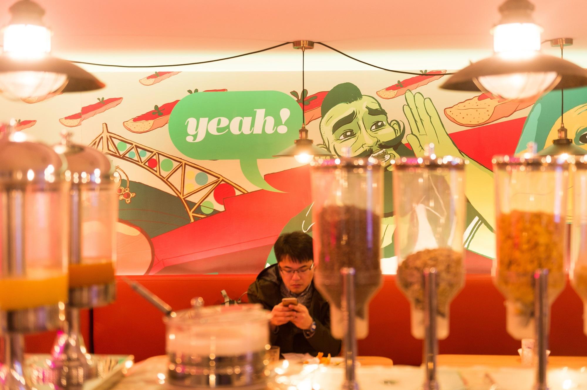 Bar/Salón Yeah Barcelona Hostel