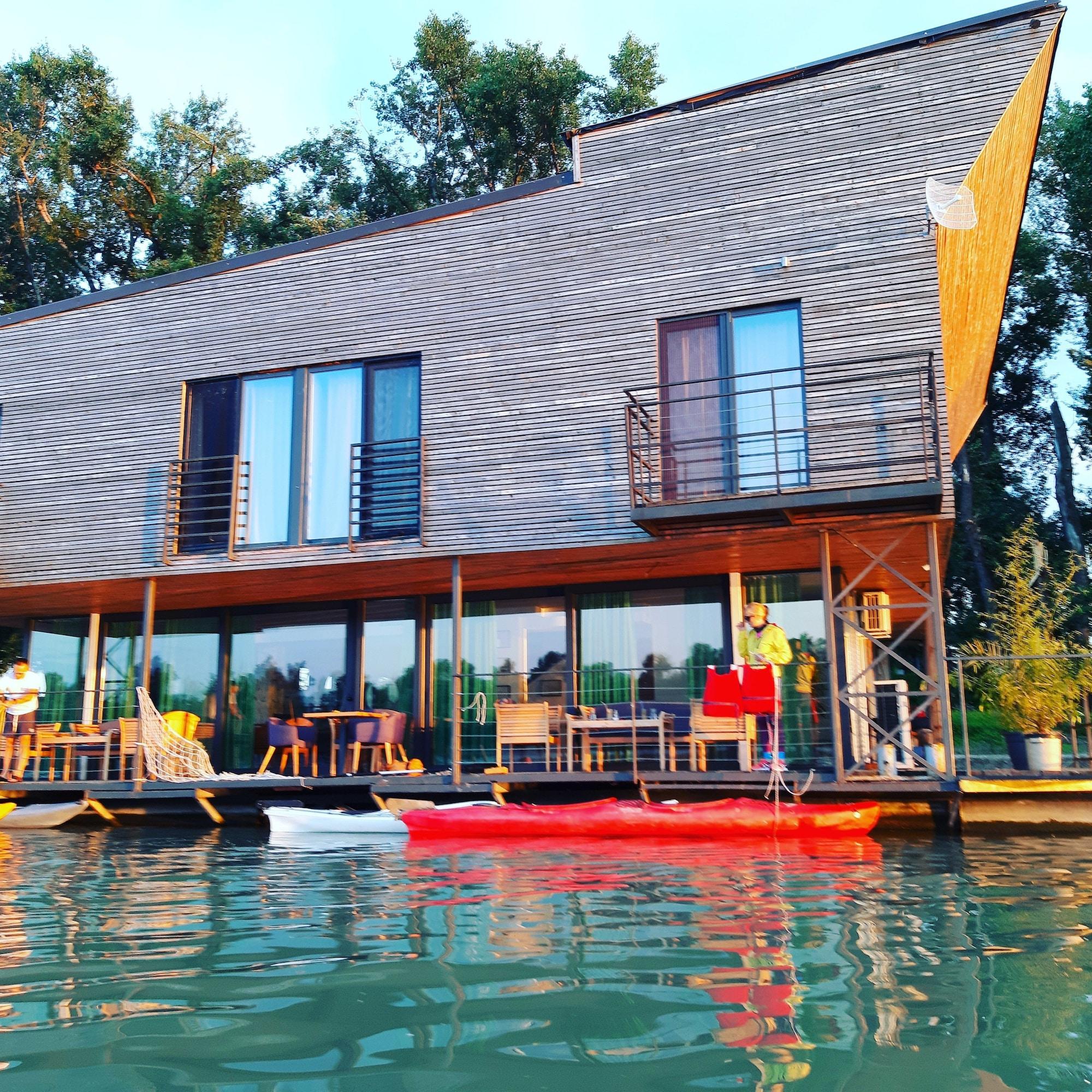 Varios B&B Boatel Charlie