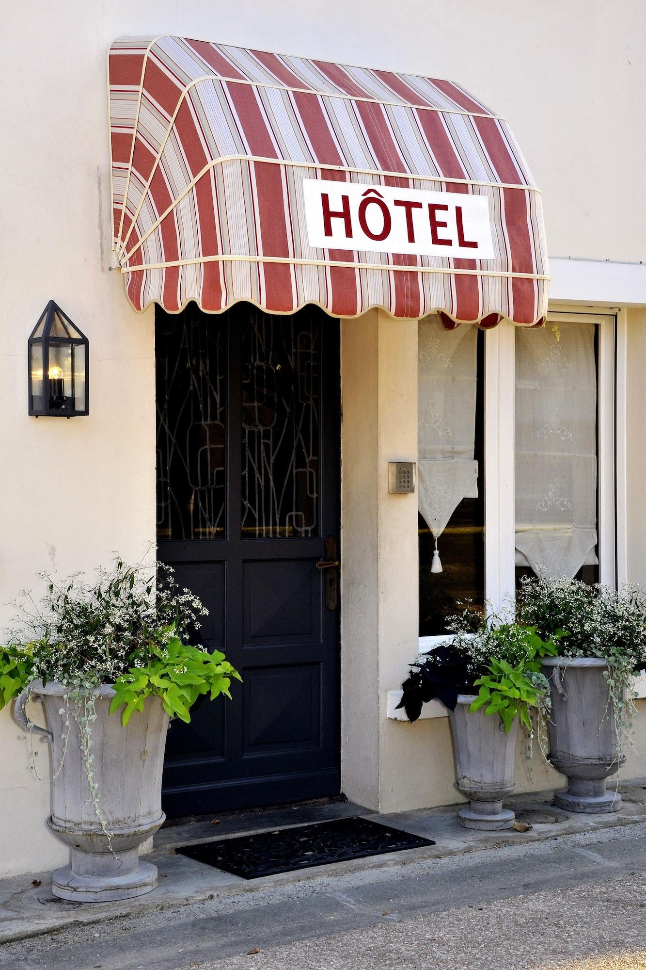 Vista Exterior Hôtel Restaurant Le Commerce