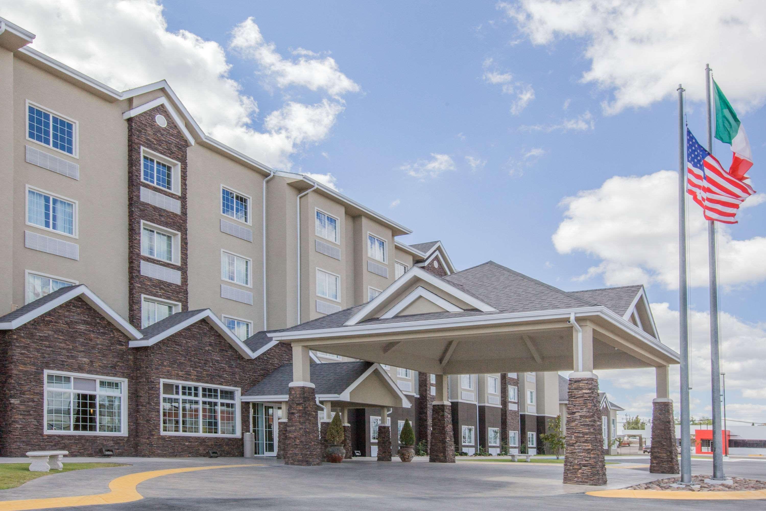 Vista Exterior Microtel Inn & Suites by Wyndham Cuauhtemoc Campos Menonitas