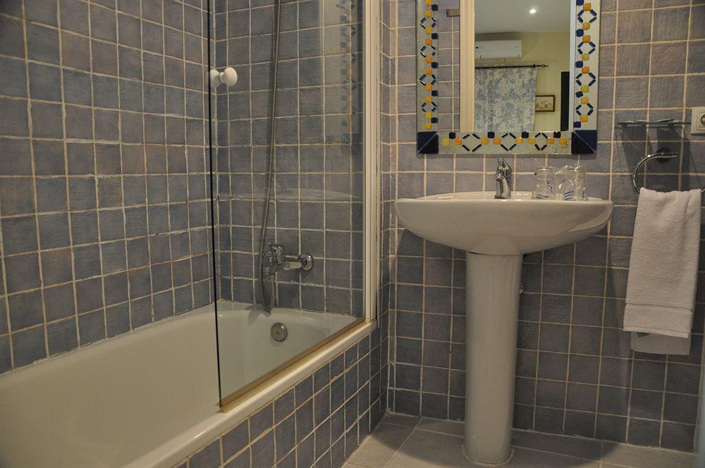 Equipamiento de Habitación Hostal Azahar