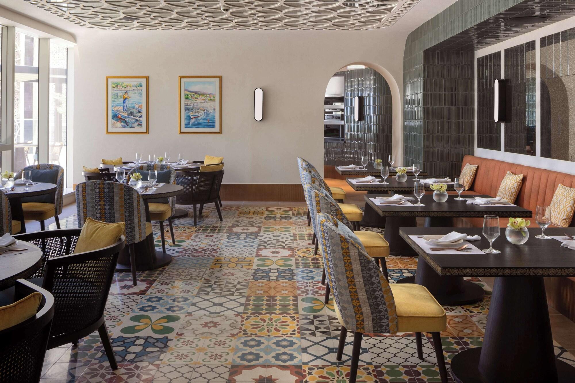 Restaurant Avani+ Palm View Dubai Hotel & Suites