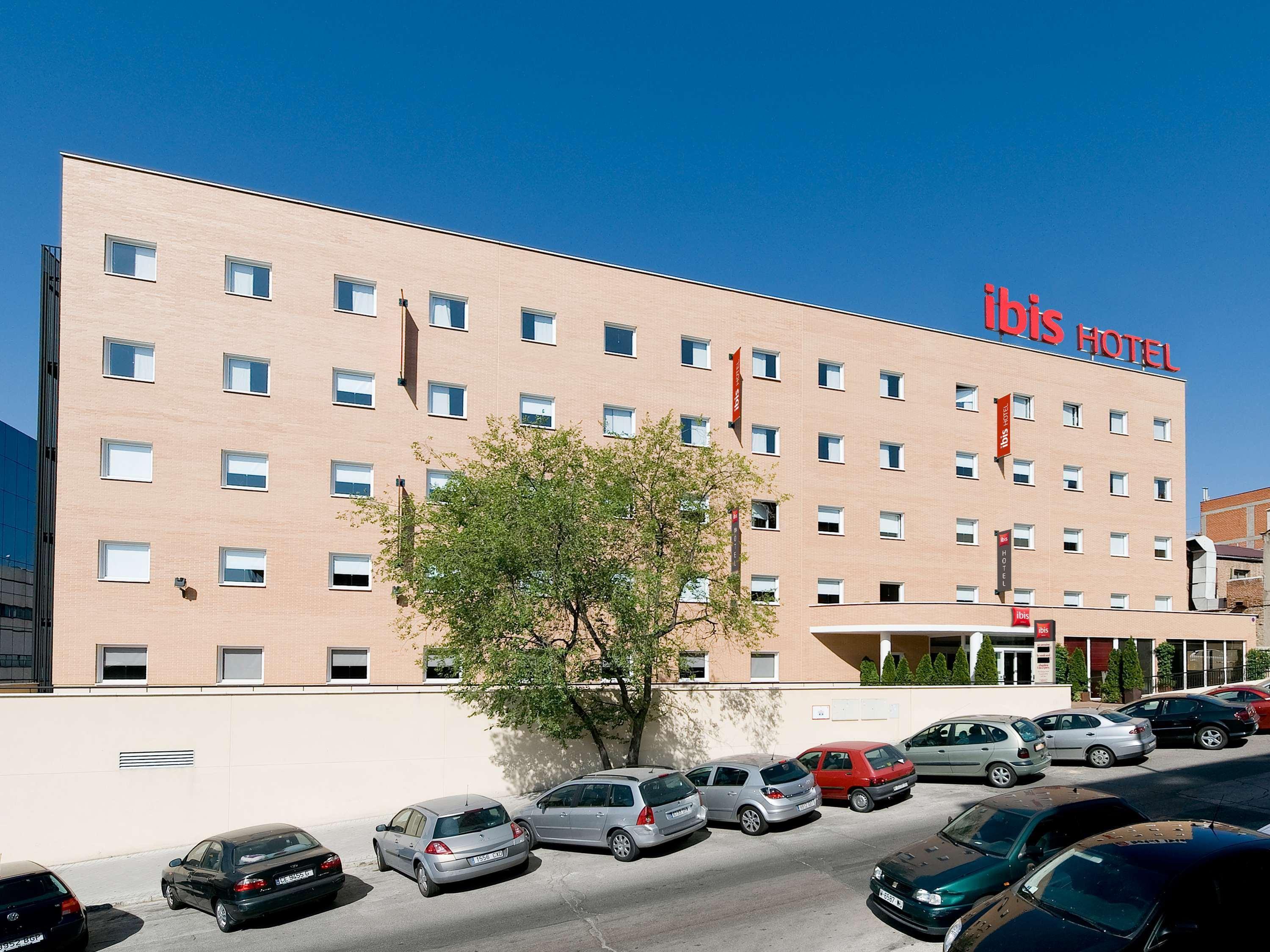 Vista Exterior ibis Madrid Calle Alcala