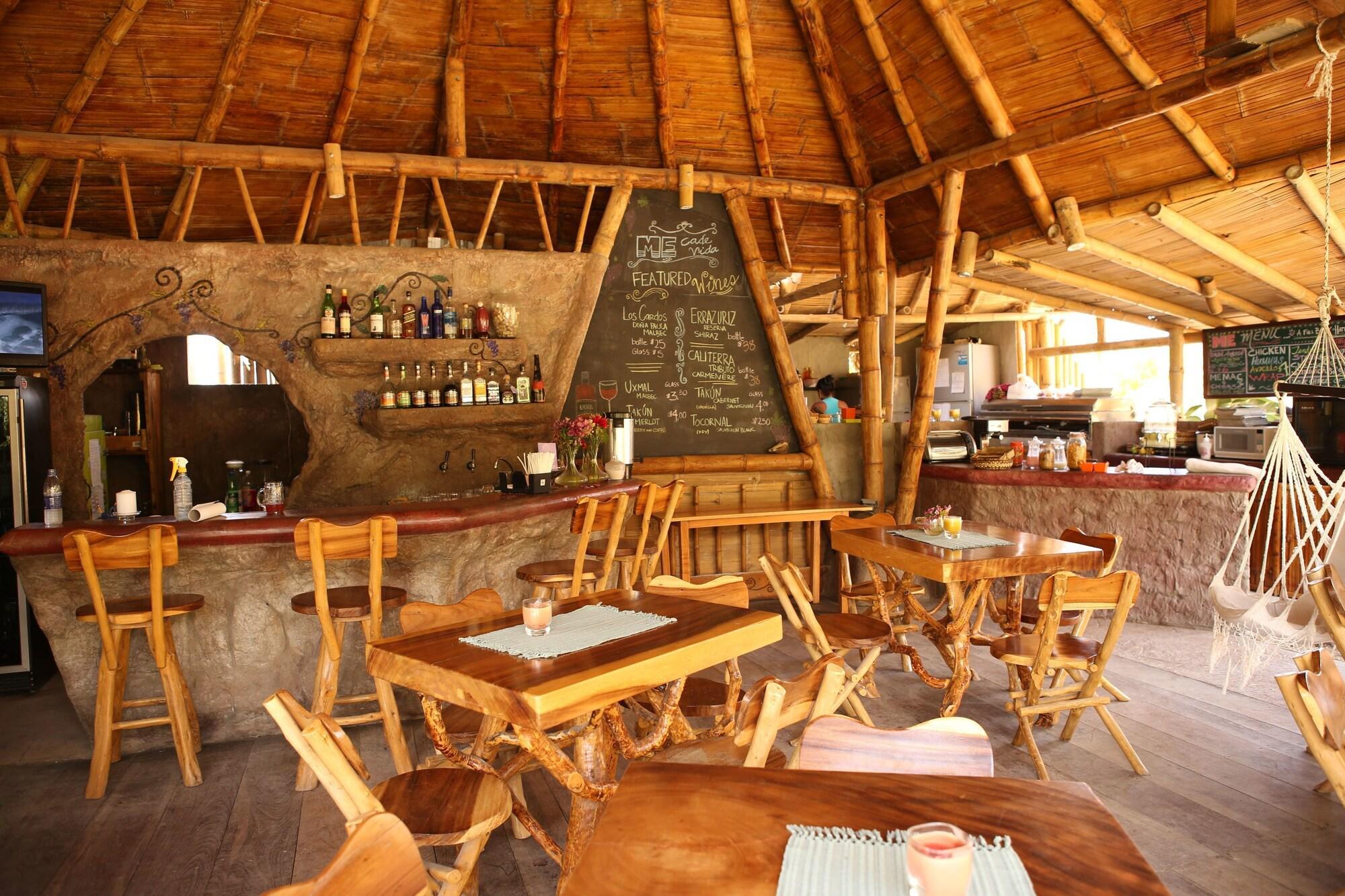 Restaurant ME Hotel in Montañita Estates