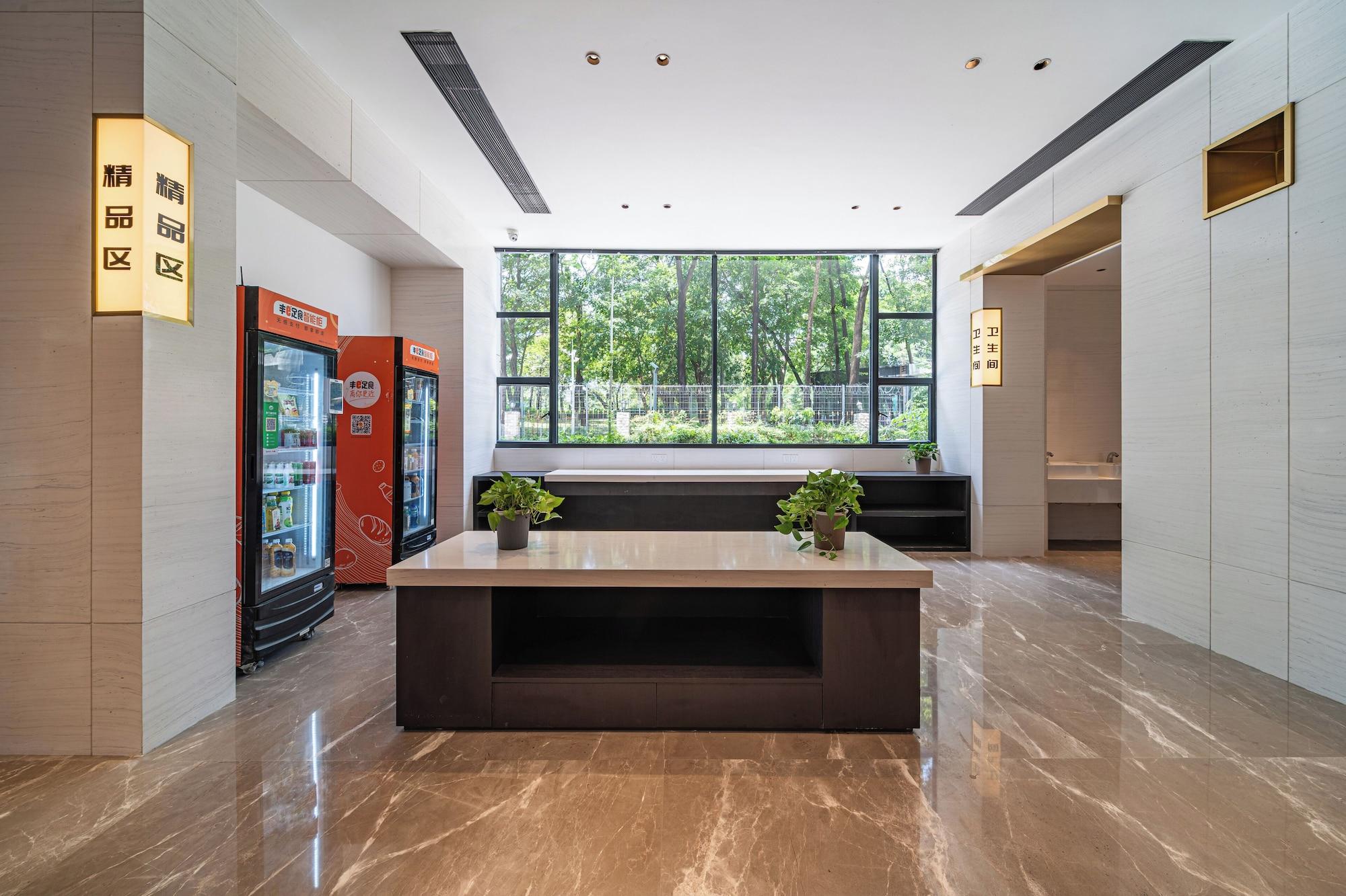 Vista Lobby ELONG DELUXE International Hotel