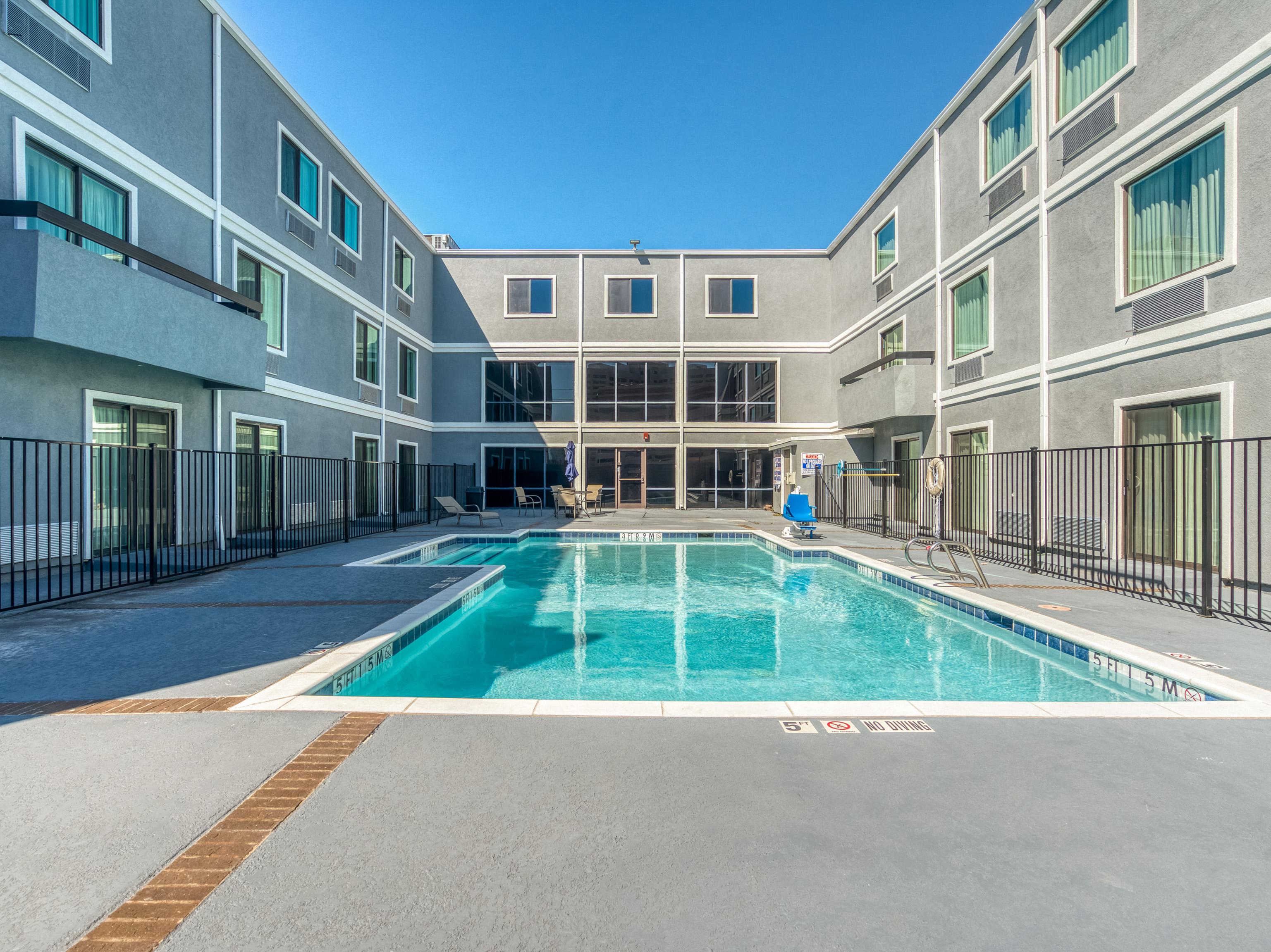 Vista Piscina Alexis Hotel & Banquets Dallas Park Central Galleria