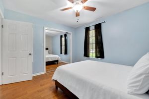 Alquiler Vacacional - Beautiful Cozy Pool Oasis, 3/2 Heated Pool Home, Fenced, Pet Friendly, King Bed