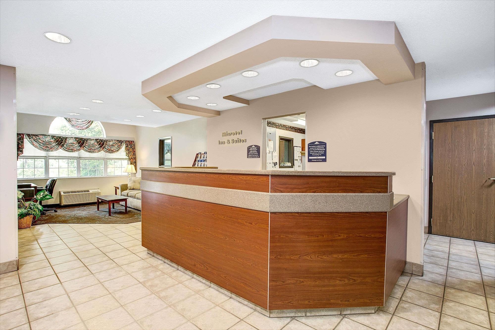 Vista Lobby Microtel Inn & Suites by Wyndham Mason/Kings Island