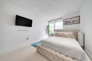 Alquiler Vacacional - Spacious 2-Bed 2-Bath Apartment with River Views  Ideal for Long Stays