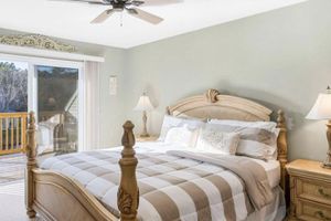 Alquiler Vacacional - Perfect location! Sea Colony Townhouse on lake!