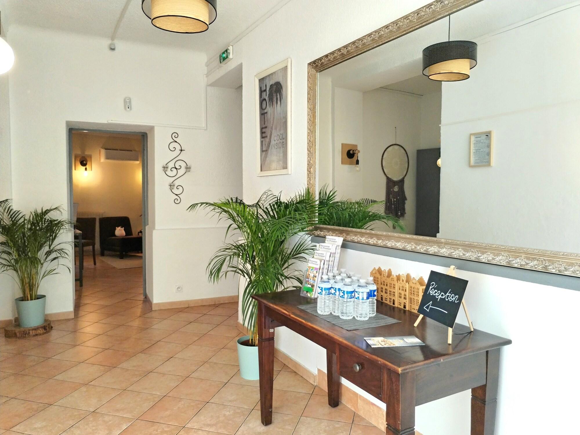 Vista Lobby Logis Hôtel La Bastide d'Entraigues