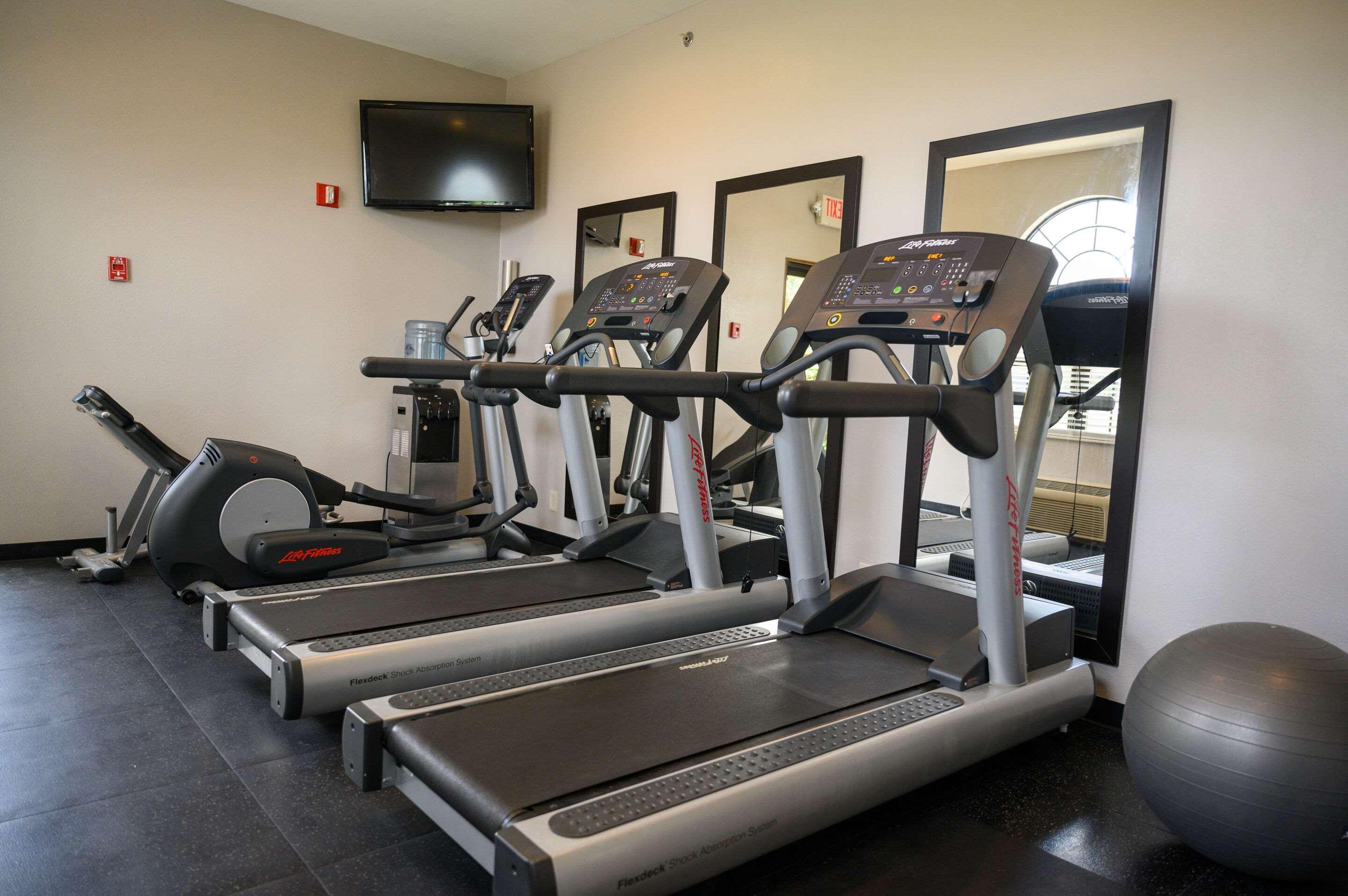 Gimnasio Country Inn & Suites by Radisson, Greenfield, IN