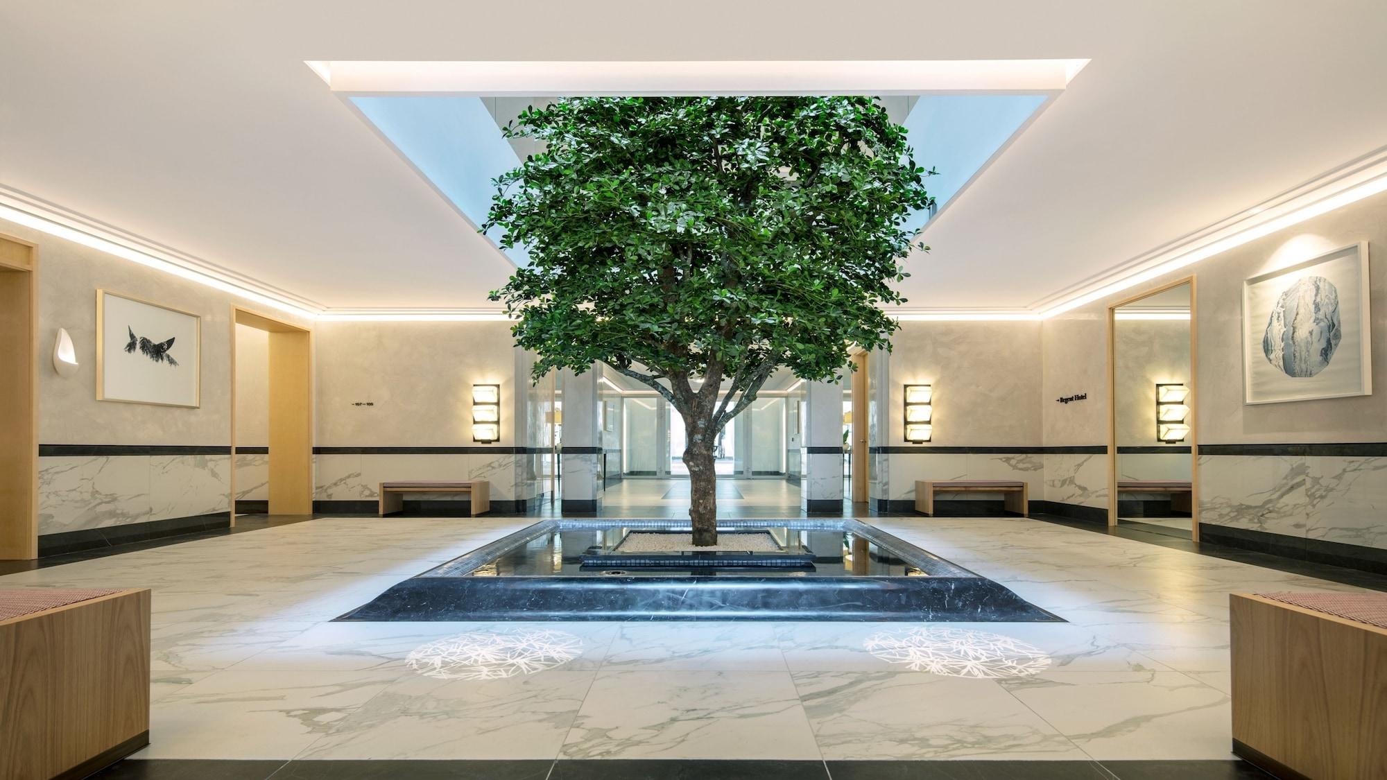 Vista Lobby Regent Porto Montenegro