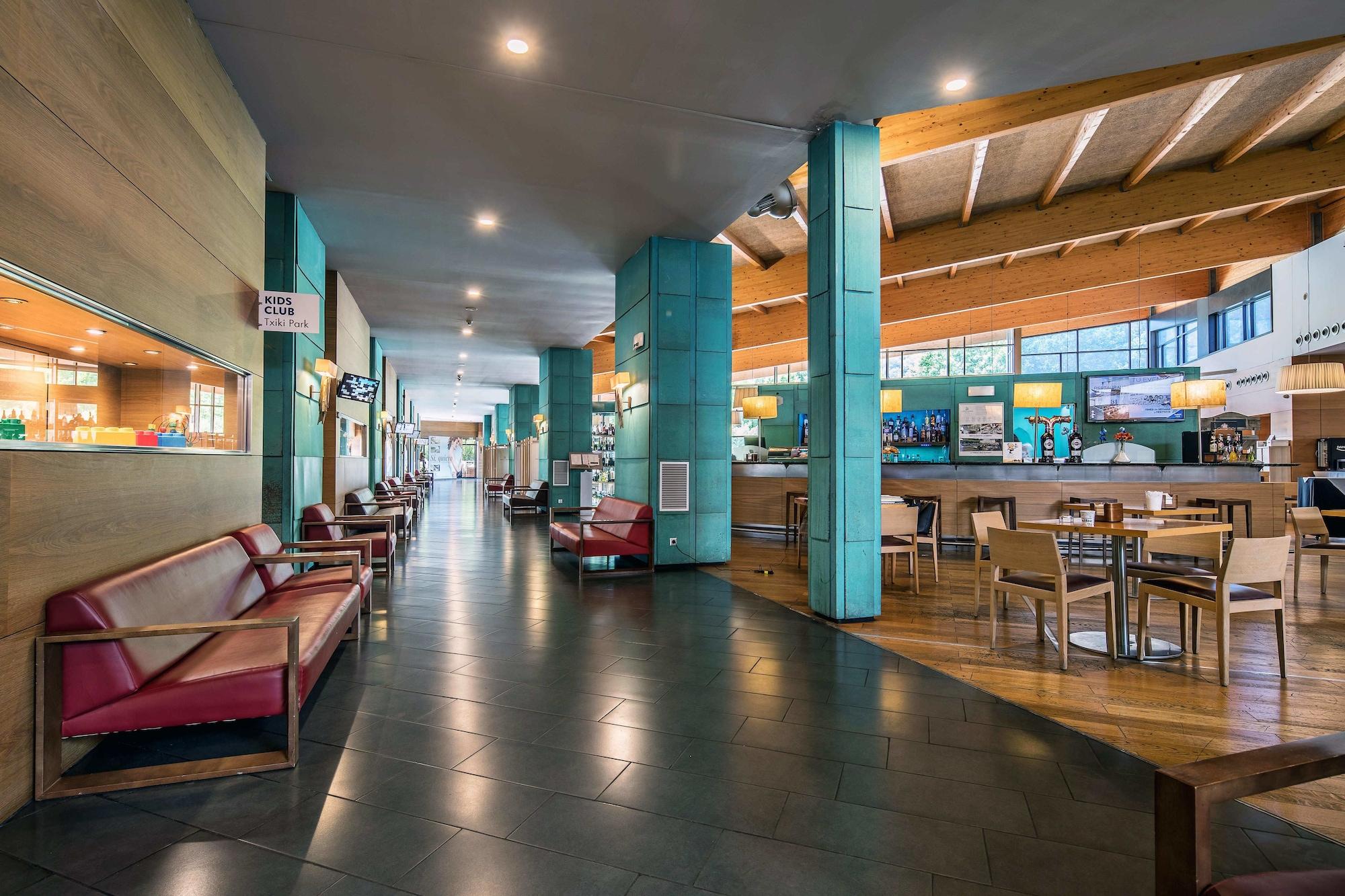 Vista Lobby Hotel Puerta de Bilbao