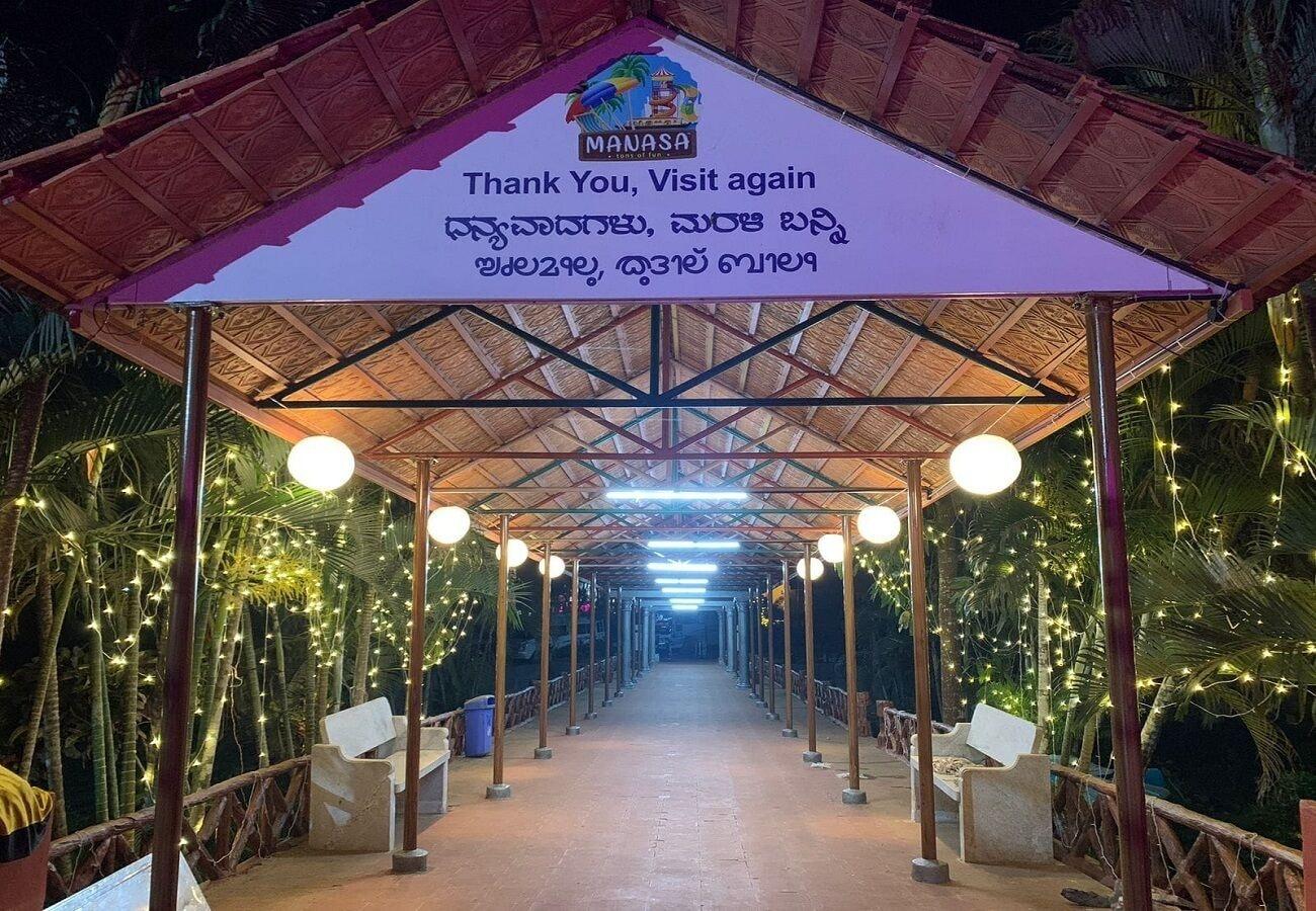 Vista Exterior Manasa Water Park and Resort