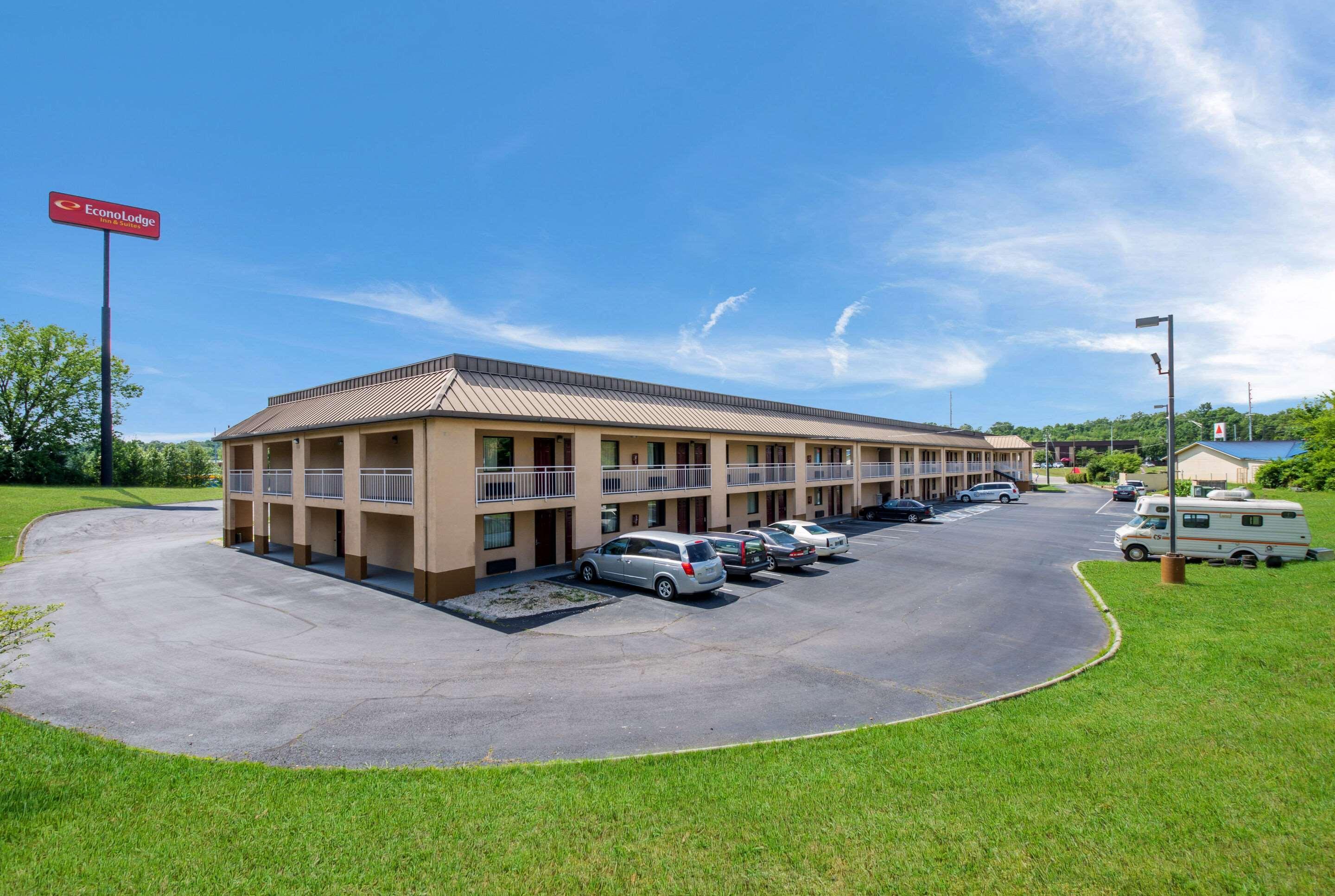 Vista Exterior Econo Lodge Inn & Suites Knoxville East