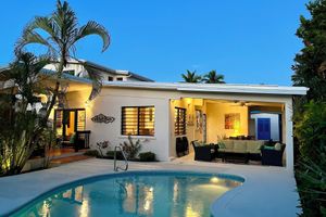 Renta Vacacional - Beautiful Plumbago Villa - walk to everything!