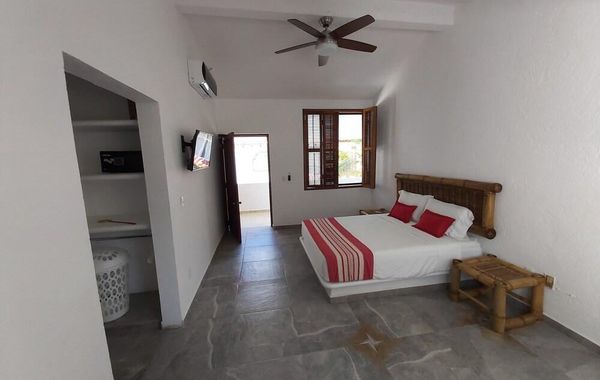 Newly renovated 4 bdrm house with pool! Short walk to the beach & restaurants - Hoteles con alberca en Huatulco, Oaxaca