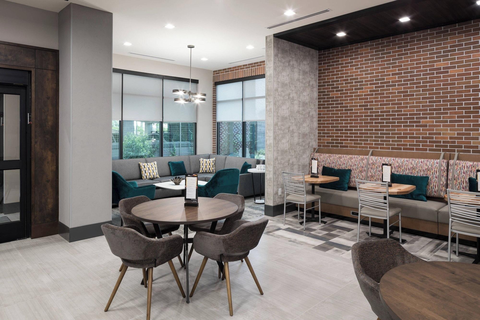 Vista Lobby Courtyard by Marriott Houston Heights/I-10