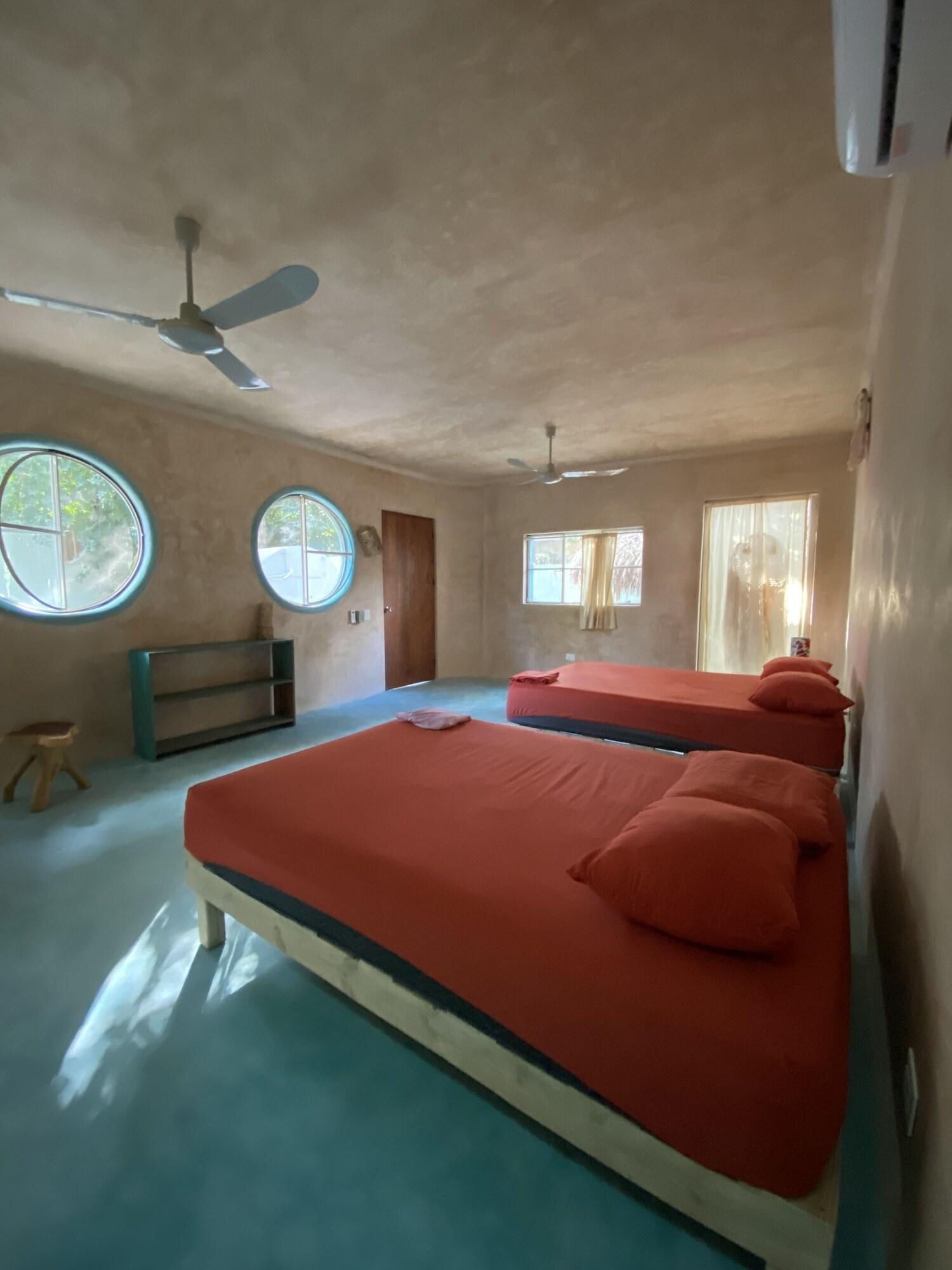 Varios Tubo Tulum Hostel
