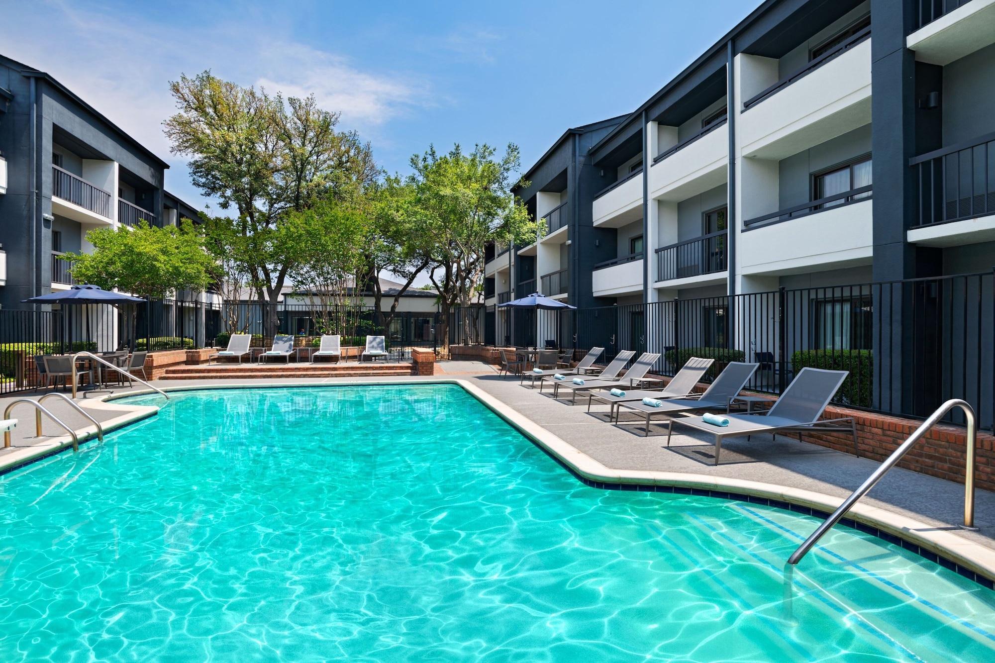 Vista Piscina Courtyard by Marriott Dallas Richardson at Spring Valley