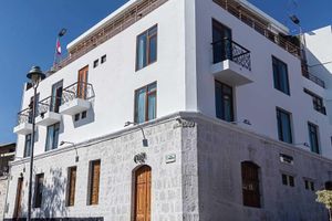 Alojamiento - Hotel Fundador By Robles