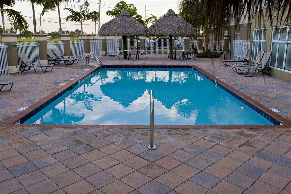 Vista Piscina Holiday Inn Express & Suites Florida City-Gateway To Keys